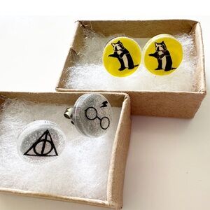 Harry Potter and Hufflepuff Earrings Badger Yellow Silver Black Round Post Back